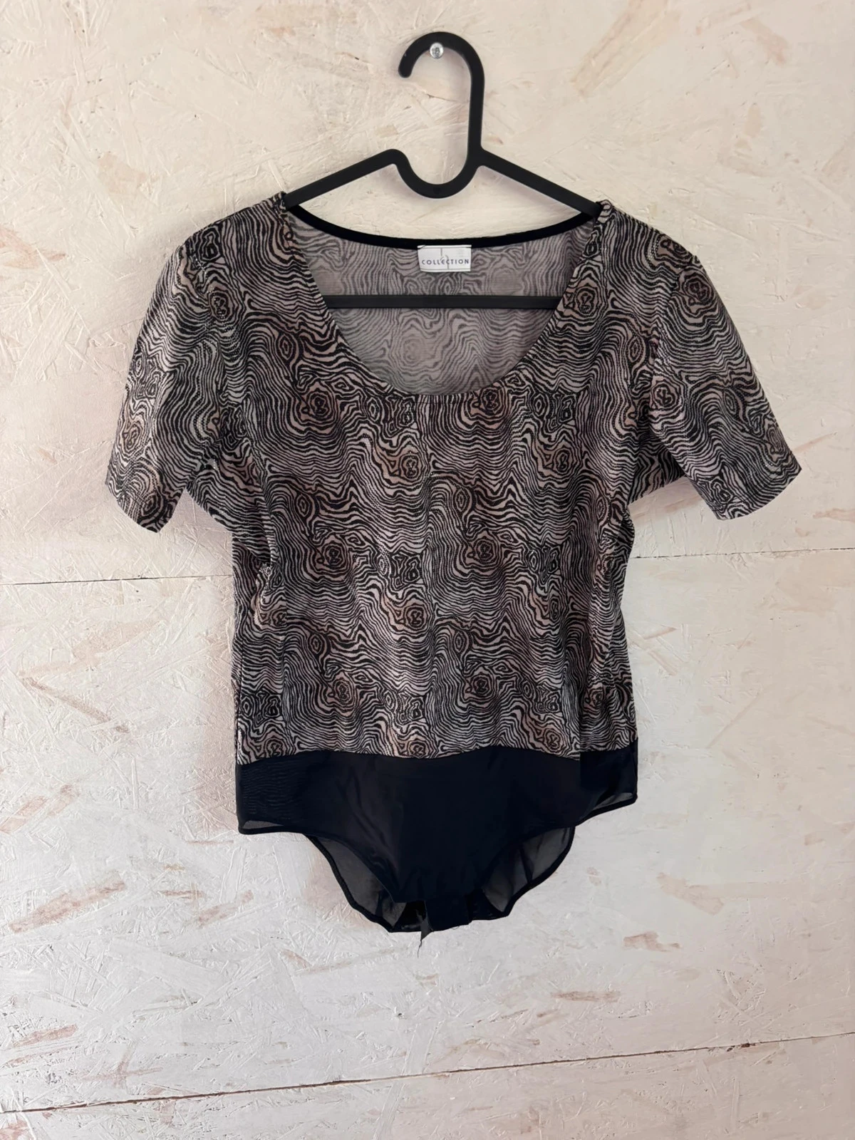 Body manches courtes imprimé graphique "Collection" Taille 44